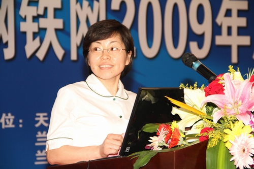 农行光荣道支行行长魏学文宣读第5组50强名单